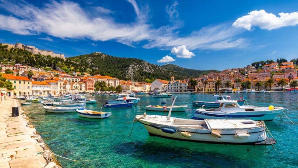 Otok Hvar: Spoj divlje prirode i savršenih plaža
